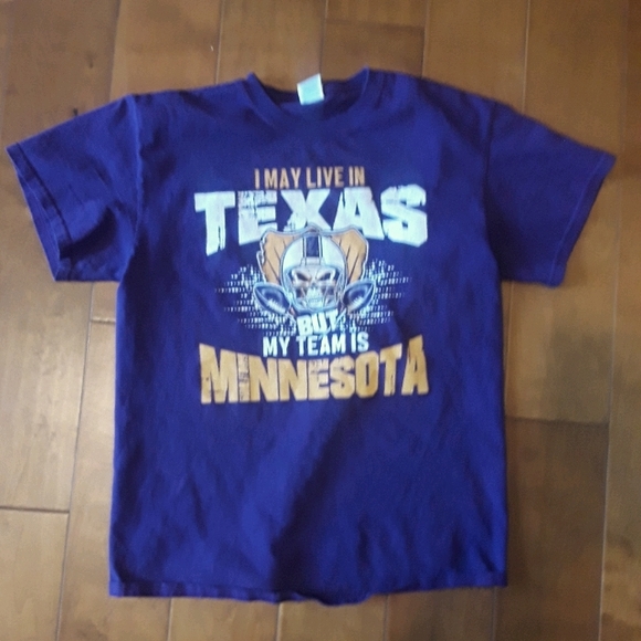 Gildan Tops - Minnesota Vikings Graphic T-Shirt women's